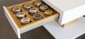 Patins compacts et silencieux dans les tiroirs