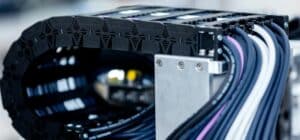 Câble dans une chaîne porte-cable