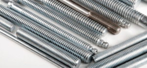 Plusieurs vis filetées